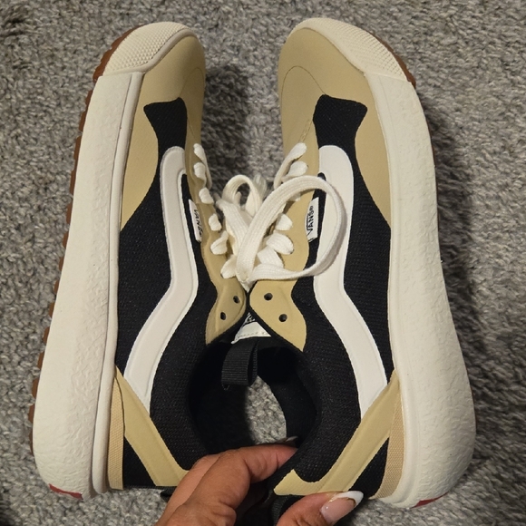 Vans Ultrarange Beige and Black Sneakers - Picture 7 of 7